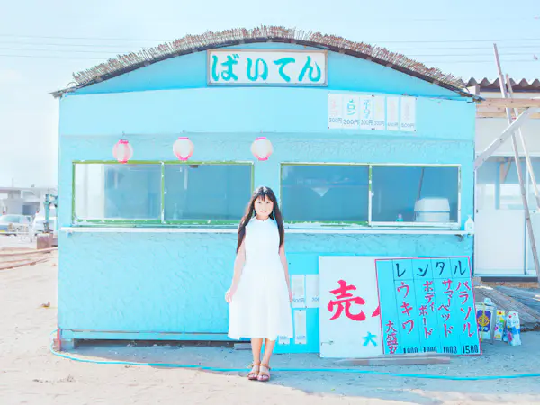 花岡愛海 (Adesso co., ltd) – Hanaoka Aimi (Adesso co., ltd) – hair&makeup by Shimamura Kiyomi / assist by Sato Manato